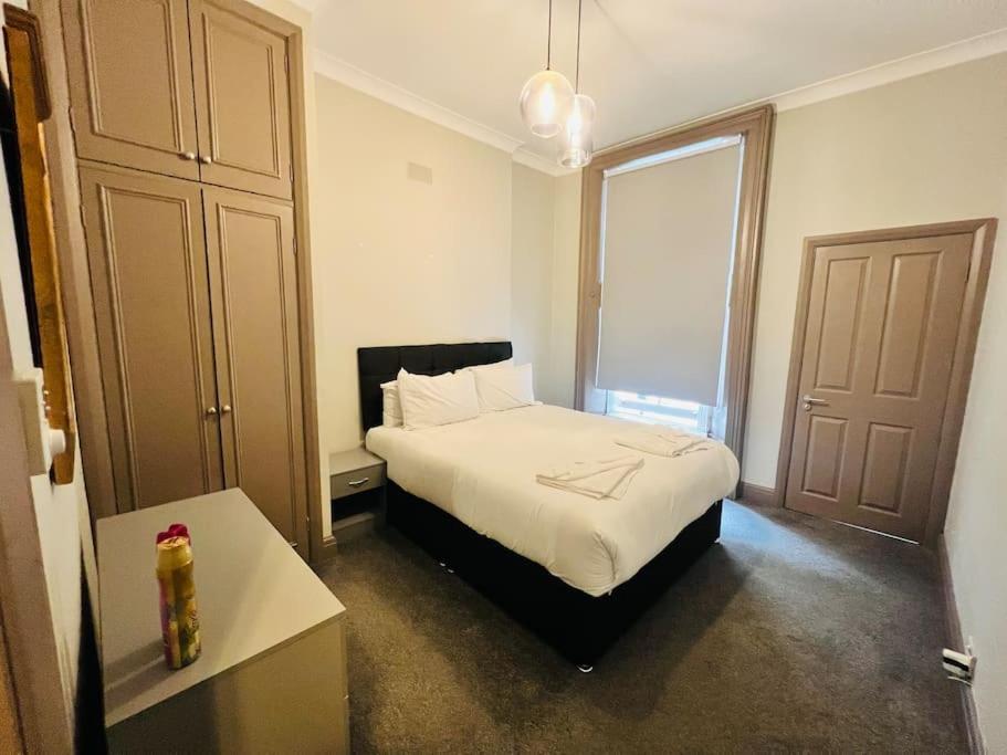 3 Notting Hill, Portobello Road-Amazing Location! Лондон Экстерьер фото