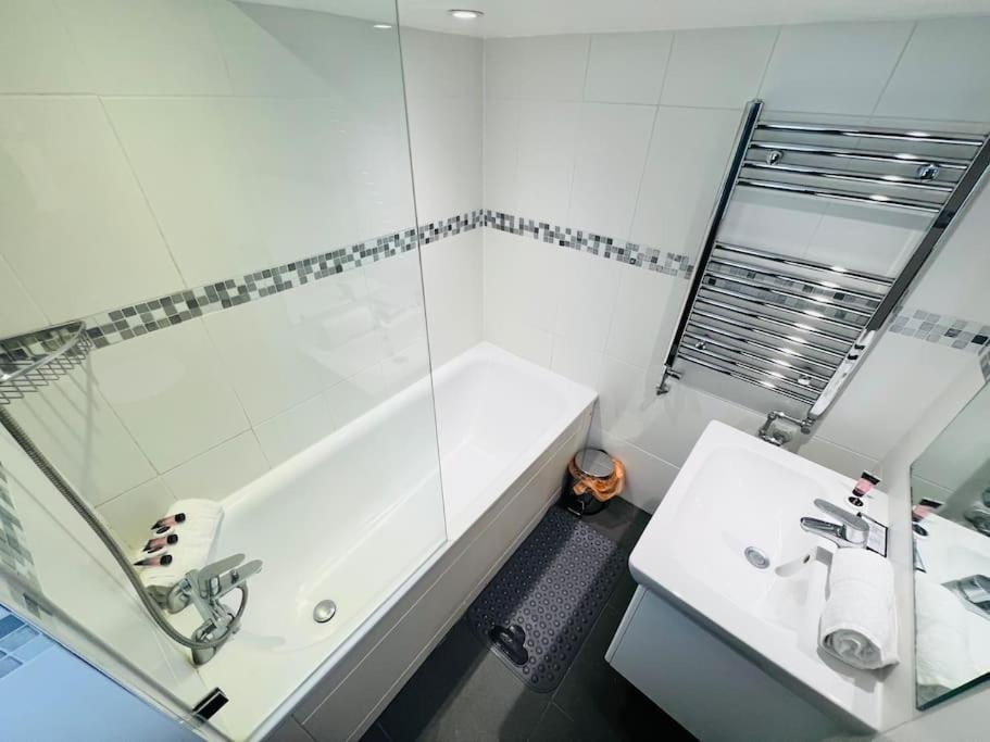 3 Notting Hill, Portobello Road-Amazing Location! Лондон Экстерьер фото